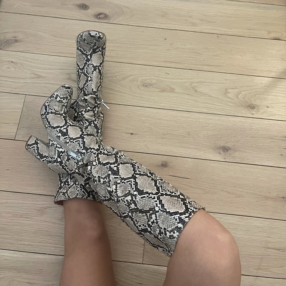 Zara Snakeskin Under the Knee Boots Sz 6